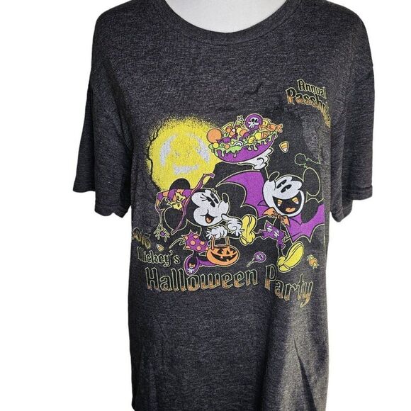 Disney Mickeys Halloween Party Annual Pass T shirt M Heather Gray Crewneck - Picture 1 of 7